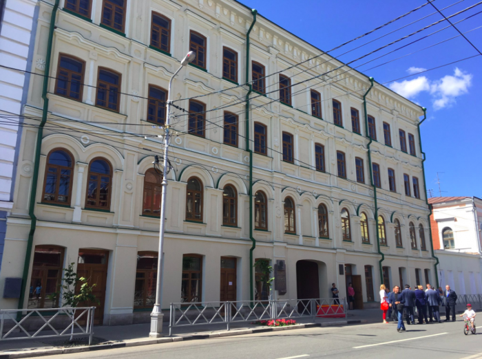 На Куйбышева открыли здание после реставрации