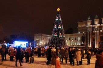 Сегодня на площади Куйбышева зажгут елку