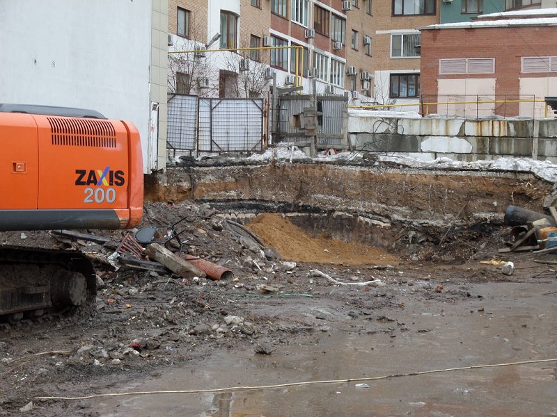 На Самарской готовится фундамент под новое жилое здание